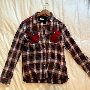 Comfortable, unique flannel! Cool pattern on the shoulder